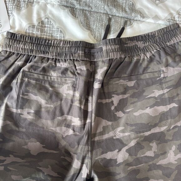 ATHLETA WOMEN'S BLACK OLIVE GREEN ELASTIC WAIST CAMO JOGGER PANTS Plus Size 22 - Picture 8 of 8